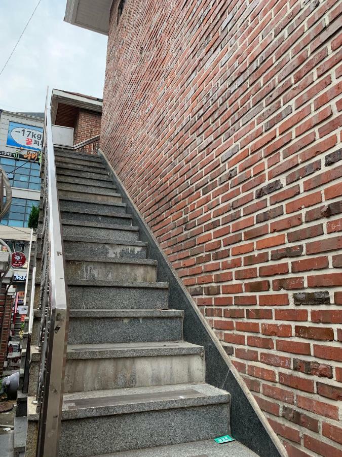 Bomulzip Hongdae Guesthouse سيول المظهر الخارجي الصورة